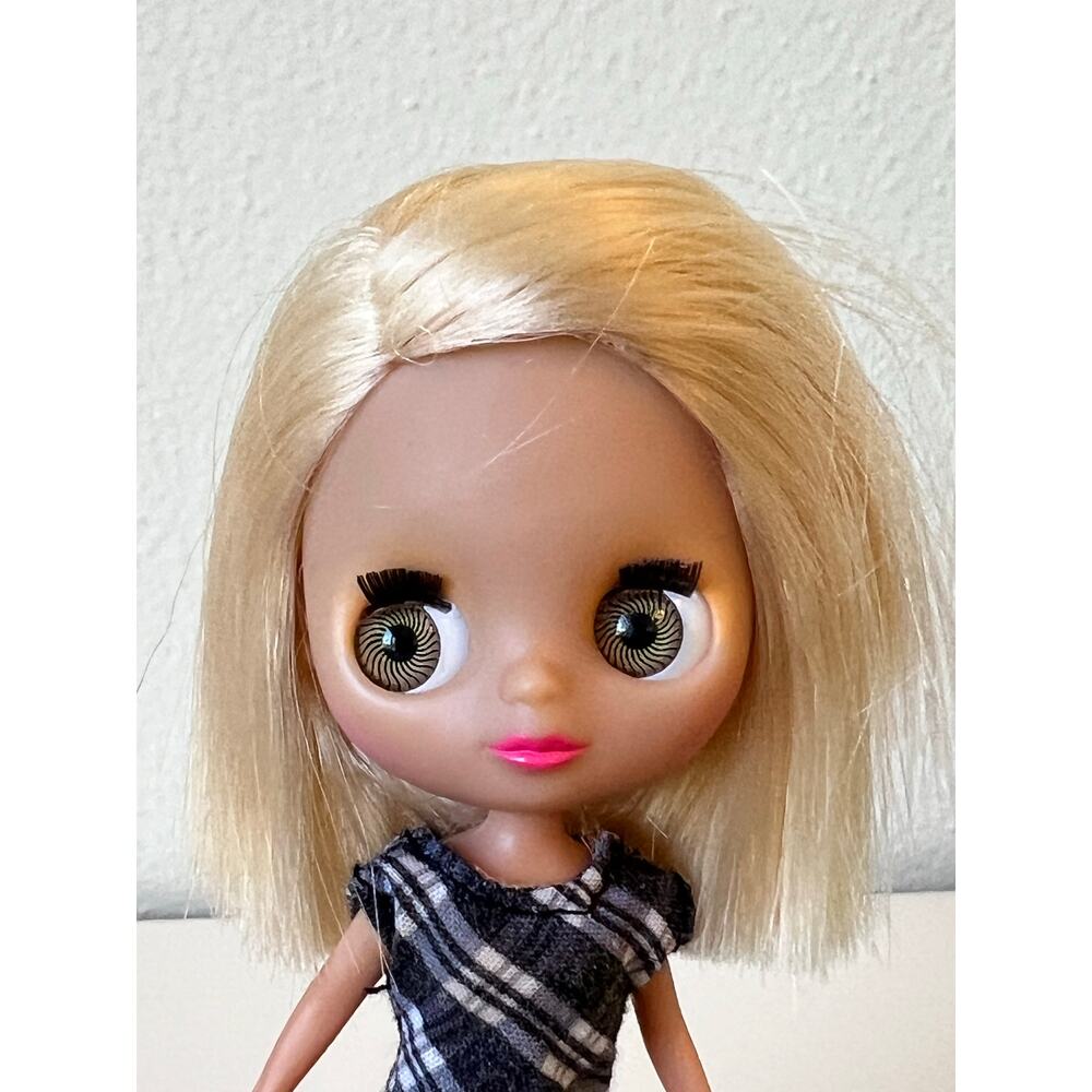 Littlest Pet Shop LPS Blythe Buckles and Bows Doll #B2 Black White Plaid Dress